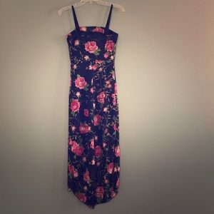 Super flattering black dress with flowers